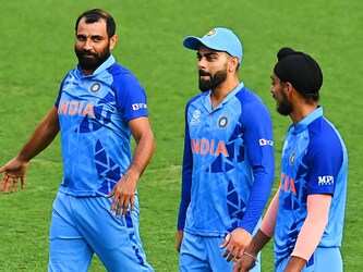  भारत और ऑस्ट्रेलिया के बीच 3 मैचों की वनडे सीरीज का पहला मुकाबला मुंबई के वानखेडे स्टेडियम में होना है. 17 मार्च शुक्रवार को होने वाले मैच में नियमित कप्तान रोहित शर्मा नहीं खेलेंगे. टी20 टीम की कप्तानी करने वाले हार्दिक पंड्या पर टीम की जिम्मेदारी रहेगी. इस मैच में प्लेइंग इलेवन कैसी होगी इसको लेकर कोच राहुल द्रविड़ और कप्तान हार्दिक को काफी माथा पच्ची करनी होगी.-AP