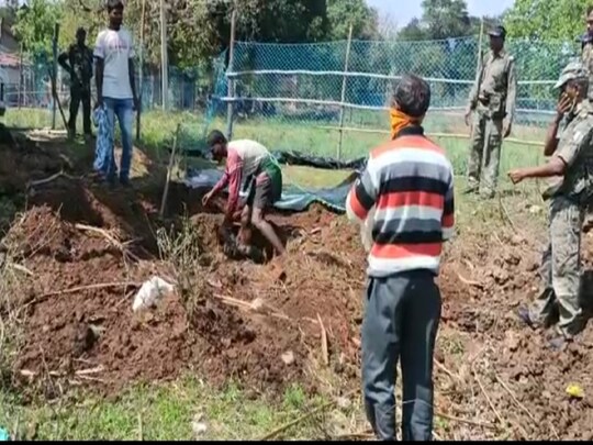 झारखंड के गुमला में हुई घटना के बाद मामले की जांच के लिये पहुंची पुलिस