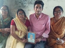 छोटी उम्र में उठा पिता का साया, खपरैल के घर से हासिल किया मुकाम, पढ़ें स्टोरी