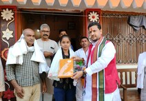 Bhojpur News : 10th की सेकेंड टॉपर को किया गया सम्मानित, भोजपुर के 7 विद्यार्थियों ने टॉप 10 में बनाई जगह