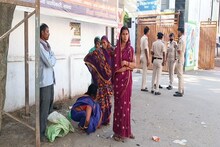 पराई औरत के लिये दामाद ने कर दी बेटी की हत्या, न्याय के लिये जलती चिता से लाश उठा DM के पास पहुंचे परिजन