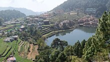 अपनी अद्भुत खूबसूरती के लिए मशहूर है खुर्पाताल झील, पानी बदलता है रंग?