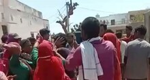 शादीशुदा महिला के साथ पति की तरह रह रहे आशिक की सरेआम पिटाई, वीडियो वायरल