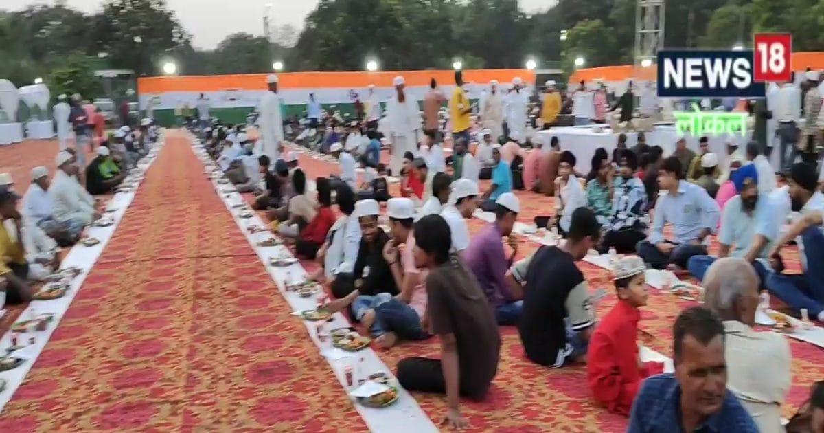 Jamshedpur News गणेश पूजा मैदान में हुई सामूहिक इफ्तार पार्टी, सभी