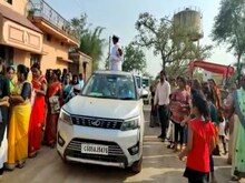 VIDEO: किसी ने बरसाये फूल तो कोई उतारा आरती,पहली महिला अग्निवीर का भव्य स्वागत