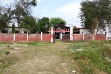 Saharsa News : सरकारी फाइलों की जंजीर में 15 साल से कैद है शहर का मुक्तिधाम, चोरी होते चले गए सुंदरीकरण के सामान