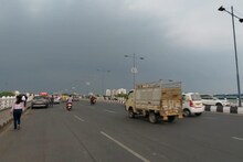 UP Weather Update: सुबह थी तेज धूप, फिर अचानक बिगड़ा लखनऊ का मौसम, जानिए बारिश का अपडेट