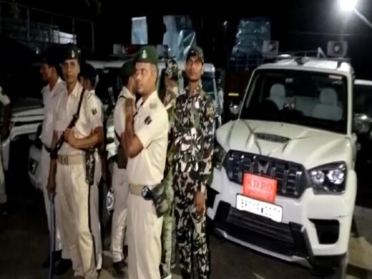 वैशाली में दलित नेता राकेश पासवान की हत्या के बाद जांच के लिये पहुंची पुलिस