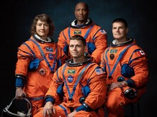 NASA ने अपने मून मिशन के लिए 4 लोगों को चुना, अगले साल लगाएंगे चांद का चक्कर