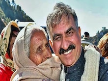 हिमाचल के CM सुक्खू की बुजुर्ग मां से डॉक्टर ने की बदसलूकी, जांच कमेटी गठित