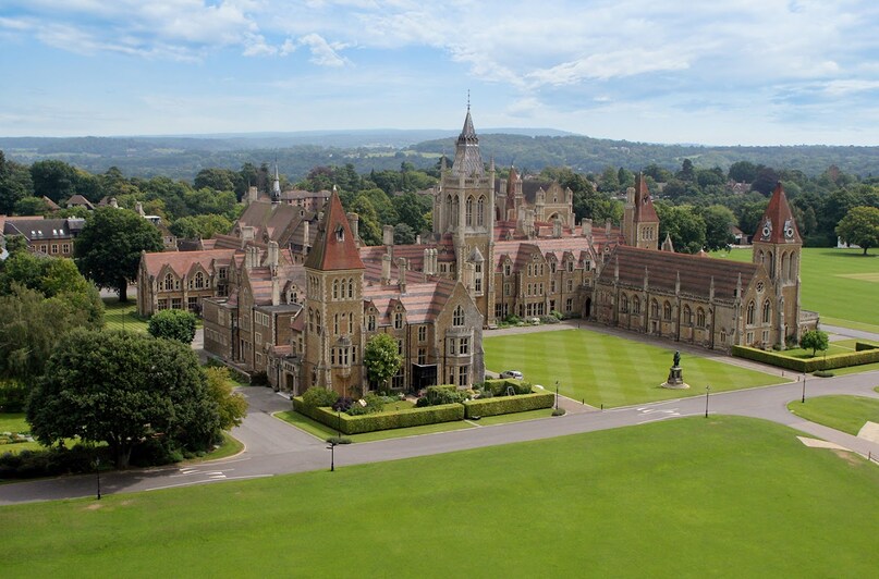 TOP 10 biggest schools ये हैं दुनिया के 10 सबसे बड़े स्कूल, भारत का एक