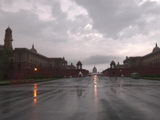 दिल्ली-NCR में आज भी बारिश होने की संभावना है. (PHOTO:ANI)