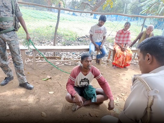 जीवन बीमा की 11लाख रुपये राशि के विवाद में देवर ने बड़ी बेरहमी से भाभी और अपने दो भतीजों को पीट-पीटकर मौत के घाट उतार दिया. 