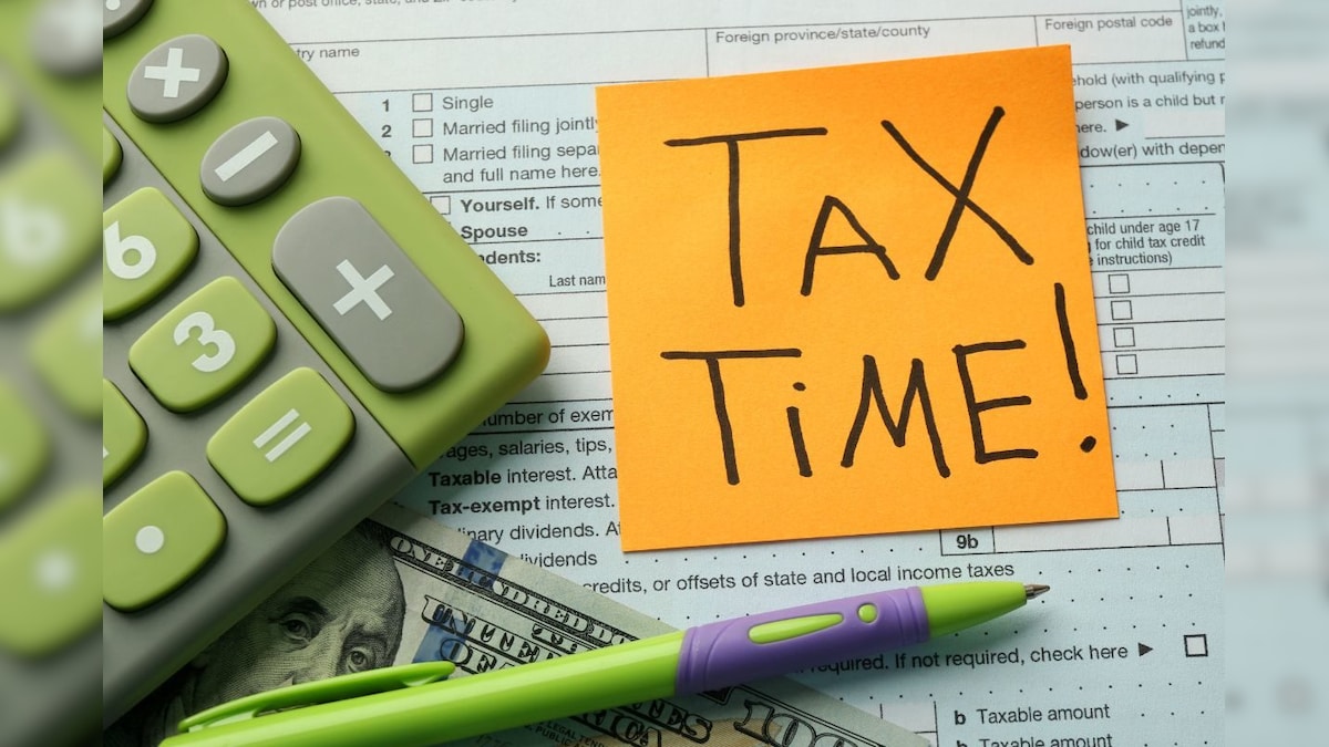 ITR: नौकरीपेशा लोगों के लिए आ गया आईटीआर फॉर्म, नई या पुरानी, कौनसी टैक्स रिजीम चुनें?