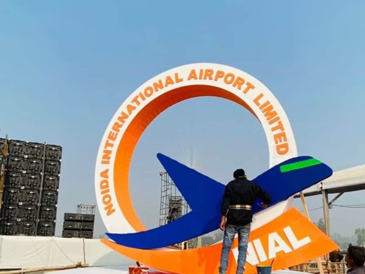 pod taxi, noida news, greater noida news, Noida public transportation, Noida authority news,yogi government, yamuna authority, Uttar Pradesh news, Yamuna development authority, jewar airport Noida, Film City Noida, पॉड टैक्सी, नोएडा में देश का पहला पॉ़ टैक्सी सेवा, फिल्म सिटी से जेवर एयरपोर्ट, योगी सरकार, यमुना प्राधिकरण, नोएडा न्यूज, ग्रेटर नोएडा न्यूज, परिवहन विभाग, सार्वजनिक परिवहन, पब्लिक ट्रांसपोर्ट 