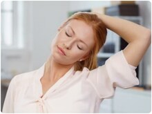 गर्दन चटकाने पर क्‍यों मिलती है राहत, किसी बीमारी का तो नहीं संकेत?