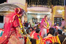 घोड़ी पर निकाली थी बहनों की बिंदौली, पंचायत बुलाकर परिवार को किया बहिष्‍कृत