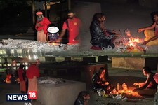 PHOTOS :अमावस की अंधेरी रात में यहां जलती चिता पर होता है तंत्र मंत्र का खेल