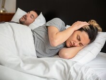 कभी प्रेमी के खर्राटों ने उड़ा दी थी नींद, अब उन्हीं के बल पर कमाने लगी पैसे