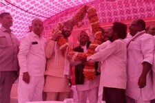 SP में गुटबाजी? मनोज पांडेय और स्वामी प्रसाद मौर्य ने एक दूसरे से बनाई दूरी