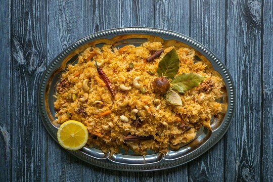 Veg Biryani Recipe: डिनर में बनाएं लजीज़ वेज बिरयानी, हर कोई चाट लेगा