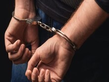 शख्स ने तिरंगे से चिकन को किया साफ, सोशल मीडिया पर VIDEO वायरल, हुआ गिरफ्तार