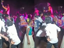 Funny Video: बारातियों का कंबल डांस, दूल्हे को सिर पर उठाया और घुमा दिया!