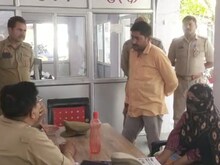 महिला सिपाही के प्यार में पागल हेड कांस्टेबल ने पत्नी पर ताना तमंचा