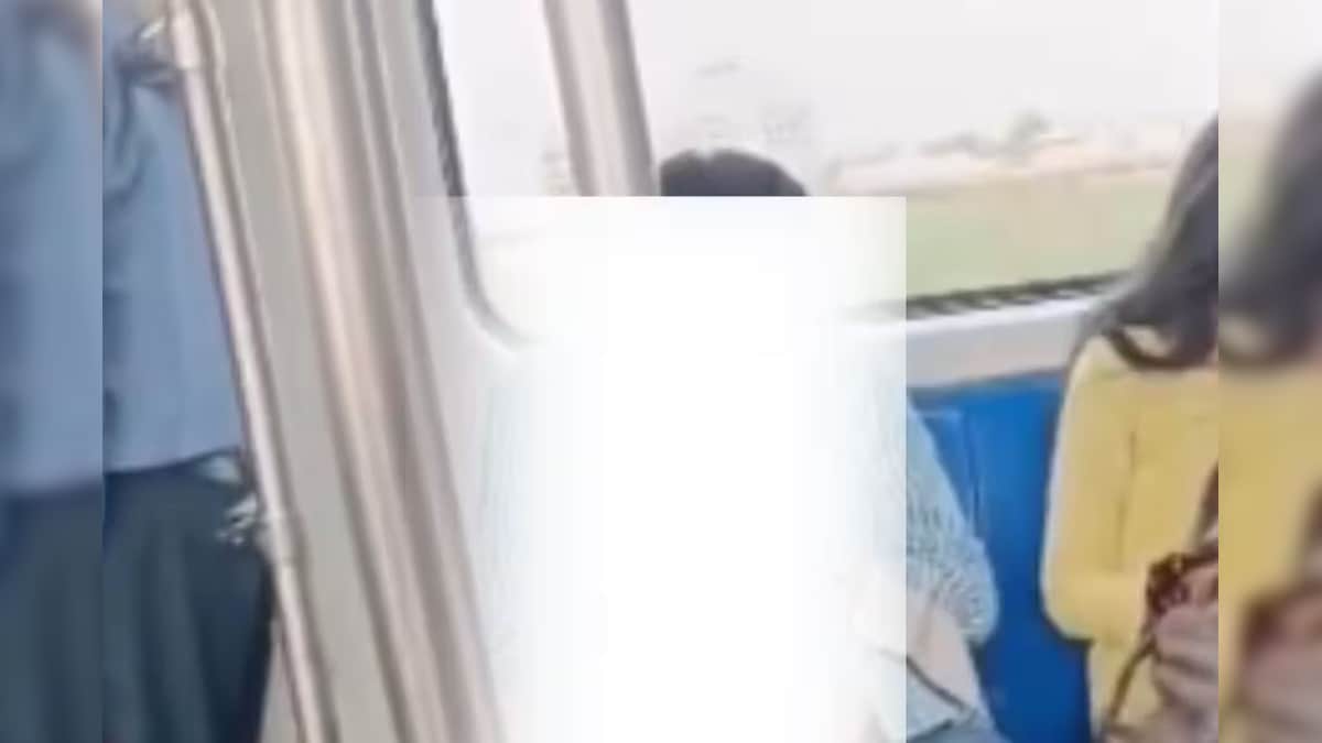 दिल्ली मेट्रो में ‘अश्लील हरकत’ करते व्यक्ति का वीडियो वायरल, DCW का पुलिस को नोटिस