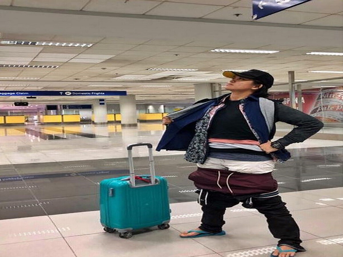 फ्लाइट में ढाई किलो ज्यादा सामान लेकर पहुंची लड़की, जब मांगा एक्स्ट्रा
