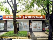 आईसीआईसीआई बैंक का मुनाफा 30% बढ़ा, यस बैंक के लाभ में 45% की बड़ी गिरावट