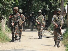 जम्‍मू कश्‍मीर: शोपियां में आतंकियों और सुरक्षाबलों के बीच मुठभेड़ शुरू