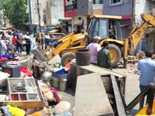 महाकाल लोक निर्माण में रोड़ा बने 13 मकान, 6 पर चला प्रशासन का बुलडोजर