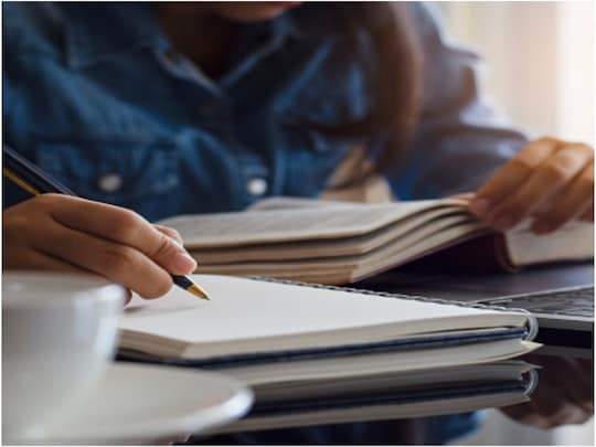 Sarkari Exam Preparation: परीक्षा की तैयारी के लिए बिल्कुल जरूरी नहीं है कि उसकी कोचिंग की जाए.