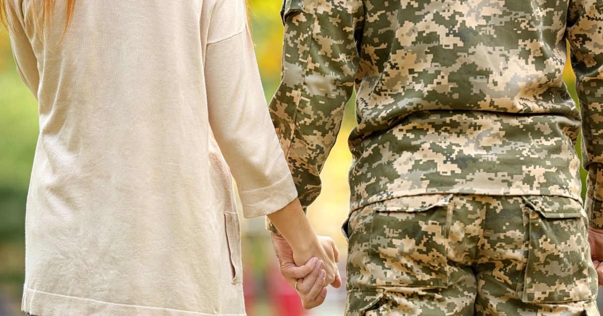 पतियों दूर होकर भी प्रेग्नेंट हो रही सैनिकों की बीवियां, इसके लिए हुआ