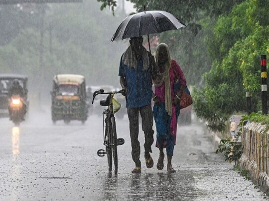 दिल्‍ली NCR में तेज हवाओं के साथ हुई बारिश, हीटवेव से मिली राहत तो चेहरे खिल उठे