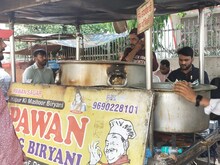हापुड़ की इस दुकान पर 2 घंटे में बिक जाती है 90 किलो वेज बिरयानी!