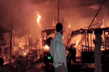 पटना के गैरेज में लगी भीषण आग, 50 लाख का नुकसान, फायर ब्रिगेड ने पाया काबू