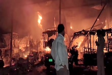 पटना के गैरेज में लगी भीषण आग, 50 लाख का नुकसान, फायर ब्रिगेड की 4 टीमों ने पाया हालात पर काबू