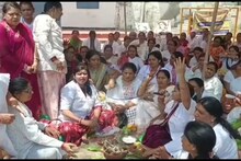 Dungarpur News : एलएचवी व एएनएम संघ का अनूठा विरोध प्रदर्शन, कलेक्ट्रेट के बाहर किया सद्बुद्धि यज्ञ 