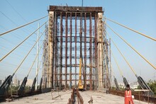 Noida News: खास तरह से बना है परथला सिग्नेचर ब्रिज का तार, 28 केबल झेलेंगे 5000 टन वजन