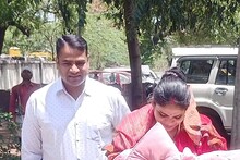 Shivpuri: नवजात बेटी को गोद में लेकर पत्नी संग ऑफिस पहुंचा अधिकारी, जानें आगे क्या हुआ फिर...