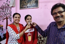 ICSE 12th Result: इंटर आर्ट्स में लड़कियों का दबदबा, छवि और आयुषी ने 96.75% के साथ किया जिला टॉप