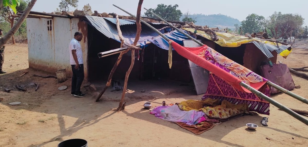 Gumla News: जमीन विवाद में दंपती की टांगी से काटकर हत्या, चचेरा भाई ने दिया घटना को अंजाम