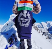 जोधपुर के SI भंवर सिंह ने माउंट लोबूचे पीक पर लहराया तिरंगा