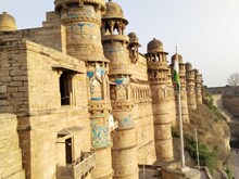 ग्वालियर दुर्ग के इन महलों के भीतर बने तलघर से जुड़ा है गहरा रहस्य
