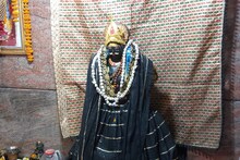 मन्नत पूरी होने पर 121 साल पुराने इस मंदिर में काला छाता चढ़ाते हैं भक्त, जानें क्या है मान्यता