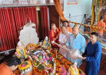 Bada Mangal: लखनऊ की इस मंदिर में बजरंगबली को चढ़ाया गया 3 किलो चांदी का गदा