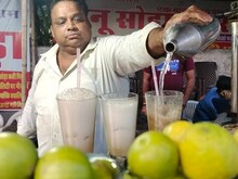 गर्मियों में कोटा की इस दुकान में सोडा पीने के लिए लगती है भीड़