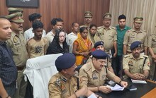 वाराणसी पुलिस के शिकंजे में बच्चा चोर गिरोह, 5 लाख रुपये में बेचा करते थे नवजात